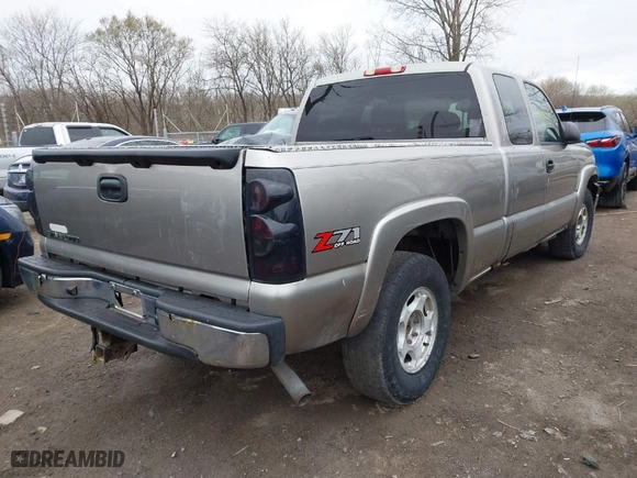 2003 Chevrolet Silverado 1500 LT with VIN 1GCEK19T33E268065, listed as a IAAI auction lot 41838254 with 247,179 mi miles. Bid and sale history available at carsss.com. Image 4.