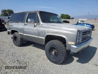 1987 Chevrolet Blazer z VIN 1GNEV18C0HF122644, wystawiony jako Copart lot #60716955 z przebiegiem 69 232 mil mil oraz Czysty tytuł • Clean title. Historia ofert i sprzedaży dostępna na DreamBid. Obrazek 4.