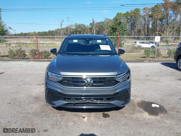 2023 Volkswagen Tiguan SE R-Line Black with VIN 3VVCB7AX7PM132001, listed as a IAAI auction lot 41042085 with 15,007 mi miles. Bid and sale history available at carsss.com. Image 13.