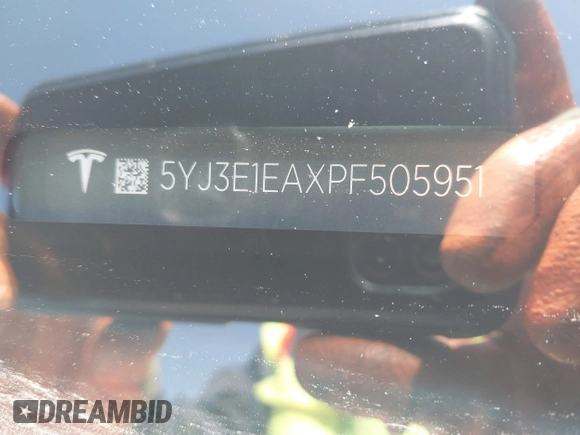 2023 Tesla Model 3 z VIN 5YJ3E1EAXPF505951, wystawiony jako IAAI lot #41535421 z przebiegiem Nie podano mil oraz . Historia ofert i sprzedaży dostępna na DreamBid. Obrazek 9.
