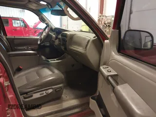 2003 Ford Explorer Sport Trac XLS z VIN 1FMZU67EX3UC27706, wystawiony jako IAAI lot #42214344 z przebiegiem 181 537 mil mil oraz . Historia ofert i sprzedaży dostępna na DreamBid. Obrazek 5.