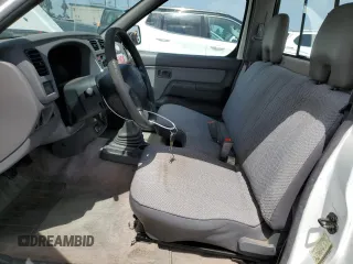 1998 Nissan Frontier XE z VIN 1N6DD21S5WC335549, wystawiony jako Copart lot #61021245 z przebiegiem 310 230 mil mil oraz Czysty tytuł • Clean title. Historia ofert i sprzedaży dostępna na DreamBid. Obrazek 7.