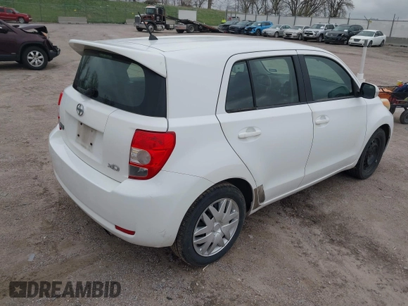 2008 Scion xD z VIN JTKKU10478J028558, wystawiony jako IAAI lot #42139762 z przebiegiem 190 691 mil mil oraz . Historia ofert i sprzedaży dostępna na DreamBid. Obrazek 4.
