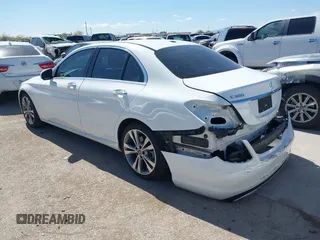 2019 Mercedes-Benz C 300 z VIN 55SWF8DBXKU298367, wystawiony jako IAAI lot #42183443 z przebiegiem 74 433 mil mil oraz . Historia ofert i sprzedaży dostępna na DreamBid. Obrazek 3.