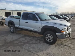 2002 Dodge Dakota z VIN 1B7GG42X22S511194, wystawiony jako Copart lot #42983195 z przebiegiem 131 808 mil mil oraz Szkoda całkowita • Salvage title. Historia ofert i sprzedaży dostępna na DreamBid. Obrazek 4.