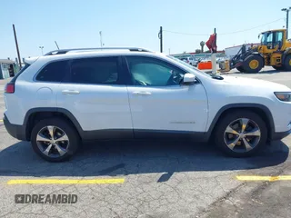 2019 Jeep Cherokee Limited z VIN 1C4PJLDB0KD396077, wystawiony jako IAAI lot #41972498 z przebiegiem 128 312 mil mil oraz . Historia ofert i sprzedaży dostępna na DreamBid. Obrazek 13.
