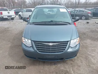 2005 Chrysler Town & Country Touring with VIN 2C4GP54LX5R202644, listed as a IAAI auction lot 41864996 with 161,645 mi miles. Bid and sale history available at carsss.com. Image 12.