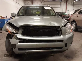 2007 Toyota RAV4 Limited with VIN JTMZD31V975061545, listed as a IAAI auction lot 41710996 with 196,998 mi miles. Bid and sale history available at carsss.com. Image 13.