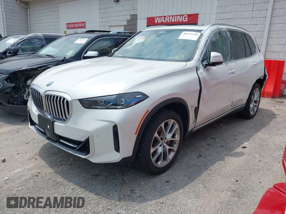 2024 BMW X5 xDrive40i z VIN 5UX23EU07R9S40743, wystawiony jako IAAI lot #40135118 z przebiegiem 303 mil mil oraz . Historia ofert i sprzedaży dostępna na DreamBid. Obrazek 2.