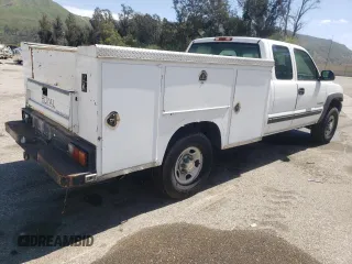 2002 Chevrolet Silverado 1500 with VIN 1GBHC29U22E300208, listed as a Copart auction lot 52234395 with Not Provided miles and Clean Title. Bid and sale history available at DreamBid. Image 3.