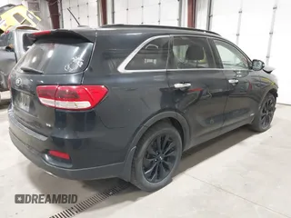 2019 Kia Sorento LX z VIN 5XYPGDA54KG584282, wystawiony jako IAAI lot #42505080 z przebiegiem 83 431 mil mil oraz . Historia ofert i sprzedaży dostępna na DreamBid. Obrazek 4.