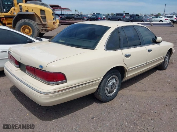 1996 Ford Crown Victoria with VIN 2FALP73WXTX163381, listed as a IAAI auction lot 41671627 with 186,182 mi miles. Bid and sale history available at carsss.com. Image 4.