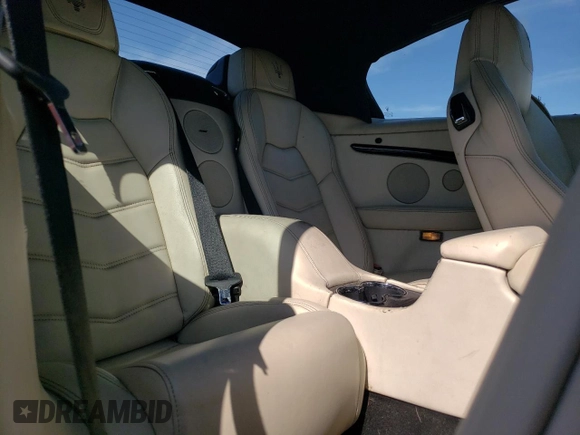 2014 Maserati GranTurismo Sport с VIN ZAM45VMAXE0106980, выставлен на аукционе Copart как лот 54360945 с пробегом 83 010 миль миль и Списание • Salvage title. История ставок и продаж доступна на DreamBid. Изображение 10.