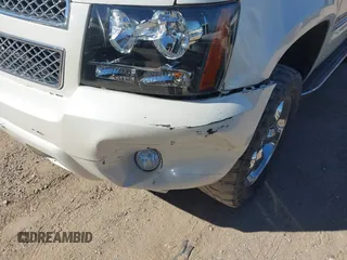 2008 Chevrolet Tahoe LTZ z VIN 1GNFK13028R196298, wystawiony jako IAAI lot #41634511 z przebiegiem 213 253 mil mil oraz . Historia ofert i sprzedaży dostępna na DreamBid. Obrazek 6.