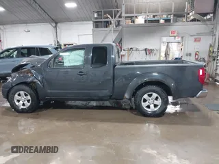 2013 Nissan Frontier SV z VIN 1N6AD0CW5DN748757, wystawiony jako IAAI lot #41629095 z przebiegiem 138 322 mil mil oraz . Historia ofert i sprzedaży dostępna na DreamBid. Obrazek 14.
