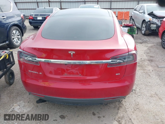 2013 Tesla Model S с VIN 5YJSA1CN9DFP09973, выставлен на аукционе IAAI как лот 41657188 с пробегом 61 546 миль миль и . История ставок и продаж доступна на DreamBid. Изображение 16.