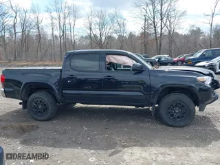 2022 Toyota Tacoma 4WD SR with VIN 3TYCZ5AN4NT092989, listed as a IAAI auction lot 41889391 with 33,362 mi miles. Bid and sale history available at carsss.com. Image 13.