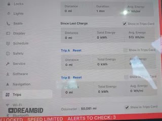 2018 Tesla Model 3 Long Range Battery z VIN 5YJ3E1EA8JF162130, wystawiony jako IAAI lot #41933015 z przebiegiem 50 081 mil mil oraz . Historia ofert i sprzedaży dostępna na DreamBid. Obrazek 7.