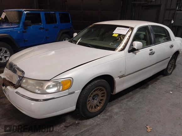 2001 Lincoln Town Car Cartier z VIN 1LNHM83W51Y609962, wystawiony jako IAAI lot #41623323 z przebiegiem 201 799 mil mil oraz . Historia ofert i sprzedaży dostępna na DreamBid. Obrazek 18.