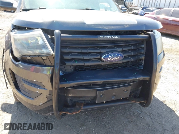 2016 Ford Utility Police Interceptor with VIN 1FM5K8AR2GGA62704, listed as a IAAI auction lot 42005557 with 123,661 mi miles. Bid and sale history available at carsss.com. Image 6.