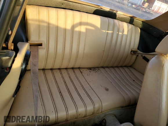1982 FIAT 124 Spider z VIN ZFAAS00B8C5001153, wystawiony jako Copart lot #43028875 z przebiegiem 48 617 mil mil oraz Szkoda całkowita • Salvage title. Historia ofert i sprzedaży dostępna na DreamBid. Obrazek 10.