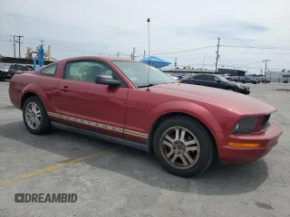 2007 Ford Mustang Deluxe z VIN 1ZVHT80N075308557, wystawiony jako Copart lot #58405905 z przebiegiem 132 271 mil mil oraz Czysty tytuł • Clean title. Historia ofert i sprzedaży dostępna na DreamBid. Obrazek 4.