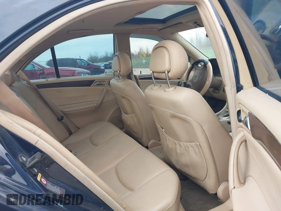 2004 Mercedes-Benz C 240 z VIN WDBRF81J84F457572, wystawiony jako IAAI lot #42126183 z przebiegiem 221 755 mil mil oraz . Historia ofert i sprzedaży dostępna na DreamBid. Obrazek 8.