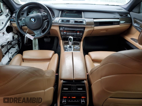 2013 BMW 7 Series 750i xDrive z VIN WBAYB6C56DD223727, wystawiony jako Copart lot #45298235 z przebiegiem 113 635 mil mil oraz Szkoda całkowita • Salvage title. Historia ofert i sprzedaży dostępna na DreamBid. Obrazek 8.