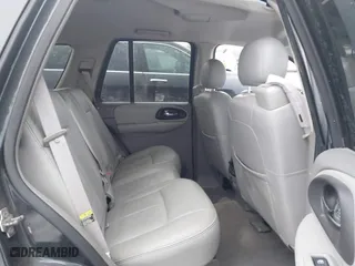 2005 Chevrolet TrailBlazer LT with VIN 1GNDT13S552213766, listed as a IAAI auction lot 41351570 with 114,984 mi miles. Bid and sale history available at carsss.com. Image 8.
