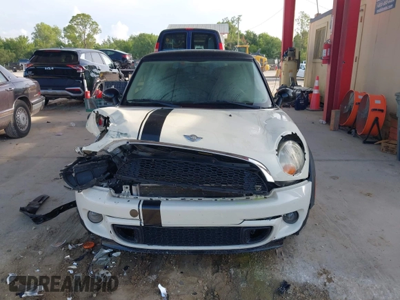 2011 MINI Hardtop with VIN WMWSU3C5XBT095591, listed as a IAAI auction lot 42366393 with 99,092 mi miles and . Bid and sale history available at DreamBid. Image 12.