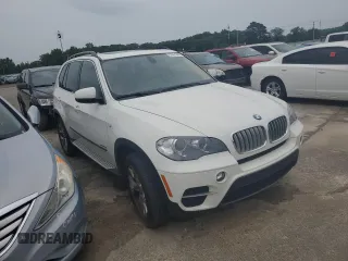 2013 BMW X5 xDrive35i z VIN 5UXZV4C59D0B21124, wystawiony jako Copart lot #57881665 z przebiegiem 41 277 mil mil oraz Tytuł czysty. Historia ofert i sprzedaży dostępna na DreamBid. Obrazek 4.