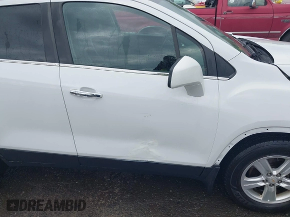 2019 Chevrolet Trax LT z VIN KL7CJLSB4KB828096, wystawiony jako IAAI lot #42233971 z przebiegiem 99 112 mil mil oraz . Historia ofert i sprzedaży dostępna na DreamBid. Obrazek 18.
