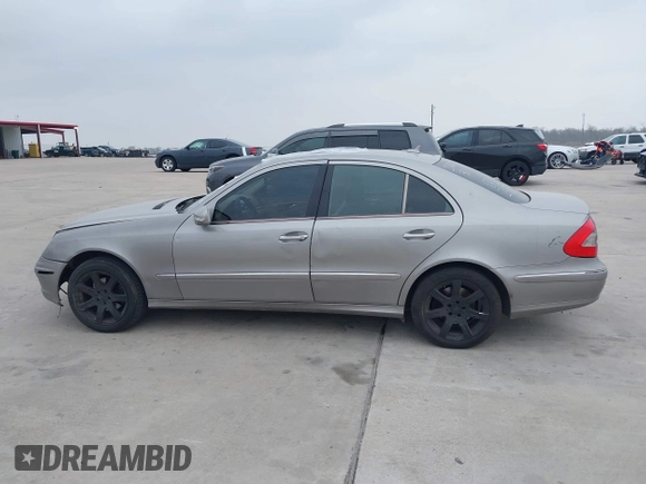 2008 Mercedes-Benz E-Class Luxury 3.5L with VIN WDBUF56X18B322372, listed as a IAAI auction lot 41784816 with 1 mi miles. Bid and sale history available at carsss.com. Image 13.