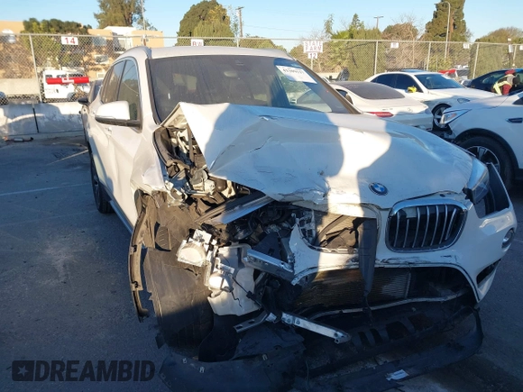 2019 BMW X1 sDrive28i z VIN WBXHU7C54K3H45462, wystawiony jako IAAI lot #41209117 z przebiegiem 52 719 mil mil oraz . Historia ofert i sprzedaży dostępna na DreamBid. Obrazek 1.