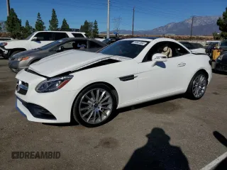 2020 Mercedes-Benz SLC 300 z VIN W1KPK3JA9LF172360, wystawiony jako Copart lot #76961384 z przebiegiem Nie podano mil oraz Szkody całkowita. Historia ofert i sprzedaży dostępna na DreamBid. Obrazek 1.