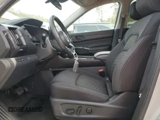 2023 Nissan Pathfinder SV z VIN 5N1DR3BC8PC243303, wystawiony jako Copart lot #45817675 z przebiegiem 48 288 mil mil oraz Szkoda całkowita • Salvage title. Historia ofert i sprzedaży dostępna na DreamBid. Obrazek 7.