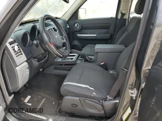 2011 Dodge Nitro SXT z VIN 1D4PT5GK0BW564938, wystawiony jako Copart lot #76313854 z przebiegiem Nie podano mil oraz Czysty tytuł • Clean title. Historia ofert i sprzedaży dostępna na DreamBid. Obrazek 7.