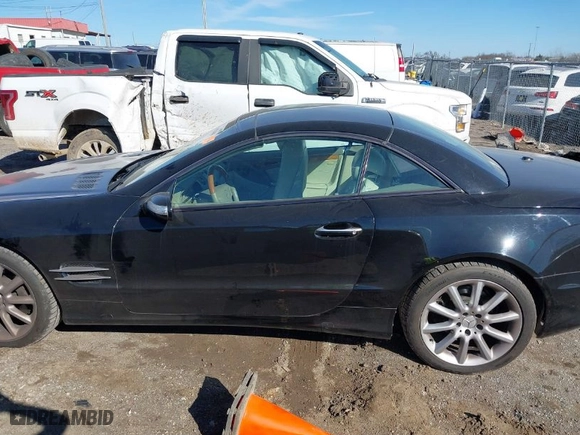 2007 Mercedes-Benz SL-Class 5.5L V8 with VIN WDBSK71F97F129598, listed as a IAAI auction lot 41662468 with 118,479 mi miles. Bid and sale history available at carsss.com. Image 14.