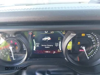 2024 Jeep Wrangler Sahara z VIN 1C4RJXP63RW192404, wystawiony jako IAAI lot #41720108 z przebiegiem 11 880 mil mil oraz . Historia ofert i sprzedaży dostępna na DreamBid. Obrazek 7.