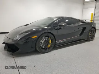 2011 Lamborghini Gallardo z VIN ZHWGU7AJXBLA10128, wystawiony jako Copart lot #54581305 z przebiegiem 10 150 mil mil oraz Szkody całkowita. Historia ofert i sprzedaży dostępna na DreamBid. Obrazek 1.