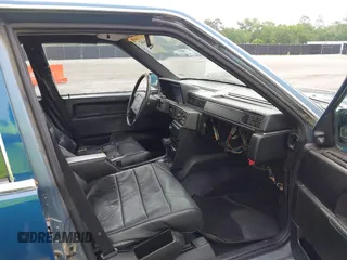 1987 Volvo 740 with VIN YV1FX8845H1175324, listed as a IAAI auction lot 42076862 with 371,211 mi miles. Bid and sale history available at carsss.com. Image 5.