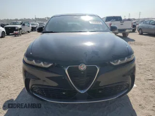 2024 Alfa Romeo Tonale Ti z VIN ZASPATCW4R3046069, wystawiony jako Copart lot #66606024 z przebiegiem 3330 mil mil oraz Nie do naprawy. Historia ofert i sprzedaży dostępna na DreamBid. Obrazek 5.