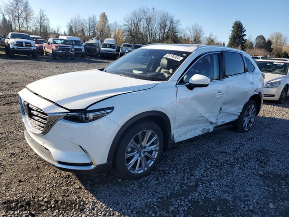 2021 Mazda CX-9 Signature with VIN JM3TCBEY6M0537192, listed as a Copart auction lot 83198984 with 28,112 mi miles and Salvage Title. Bid and sale history available at carsss.com. Image 1.