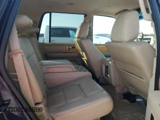 2010 Lincoln Navigator z VIN 5LMJJ2J58AEJ04689, wystawiony jako Copart lot #59013055 z przebiegiem 230 887 mil mil oraz Czysty tytuł • Clean title. Historia ofert i sprzedaży dostępna na DreamBid. Obrazek 11.