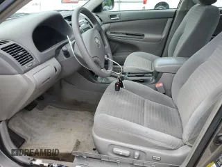 2005 Toyota Camry LE z VIN 4T1BE30K45U550097, wystawiony jako Copart lot #57962105 z przebiegiem 201 727 mil mil oraz Szkoda całkowita • Salvage title. Historia ofert i sprzedaży dostępna na DreamBid. Obrazek 8.
