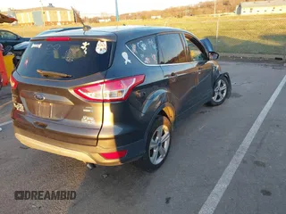 2016 Ford Escape SE with VIN 1FMCU9GX5GUB76100, listed as a IAAI auction lot 41079009 with 1 mi miles. Bid and sale history available at carsss.com. Image 4.