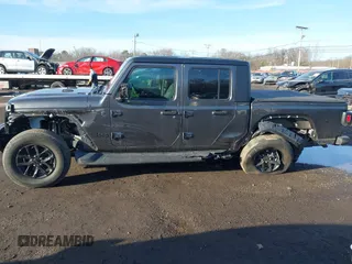 2022 Jeep Gladiator Texas Trail with VIN 1C6HJTAG7NL141819, listed as a IAAI auction lot 41520083 with 21,191 mi miles and . Bid and sale history available at DreamBid. Image 14.