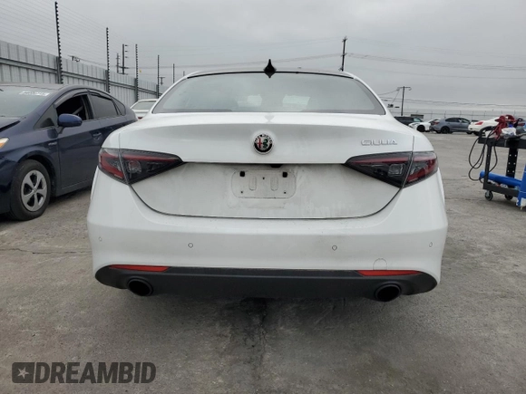 2024 Alfa Romeo Giulia Veloce z VIN ZARFAMBN4R7684973, wystawiony jako Copart lot #55316335 z przebiegiem 5 175 mil mil oraz Czysty tytuł • Clean title. Historia ofert i sprzedaży dostępna na DreamBid. Obrazek 6.