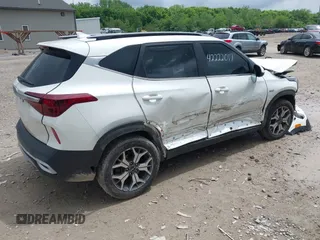 2022 Kia Seltos EX z VIN KNDERCAA0N7238739, wystawiony jako IAAI lot #42222017 z przebiegiem 72 565 mil mil oraz . Historia ofert i sprzedaży dostępna na DreamBid. Obrazek 4.