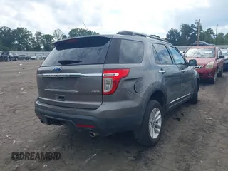 2011 Ford Explorer XLT with VIN 1FMHK8D84BGA33651, listed as a IAAI auction lot 40504832 with 174,066 mi miles and . Bid and sale history available at carsss.com. Image 4.